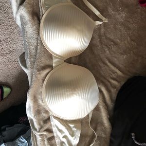 🆘Cream colored bra